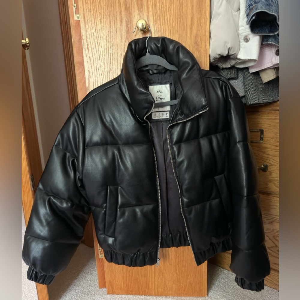 Abercrombie black vegan leather mini puffer bomber jacket